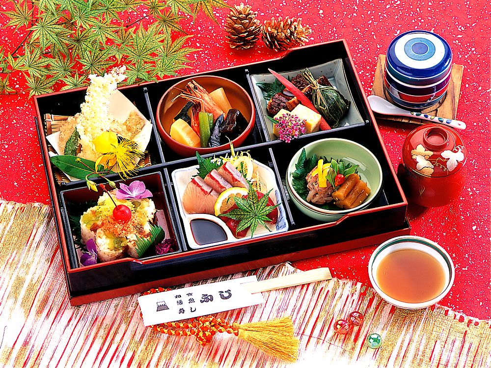 松花堂箱膳 小菊